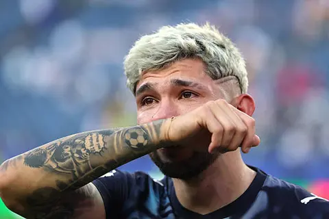لاعب باراجواي باكيا: أرسلت قُبلة إلى السماء من أجل روح جدي